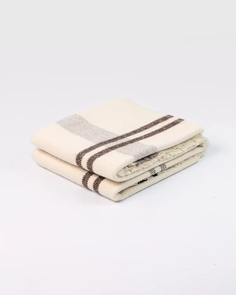 Photographie produit de la Couverture D'Alpage en Laine Française de la marque Maison Douillet.