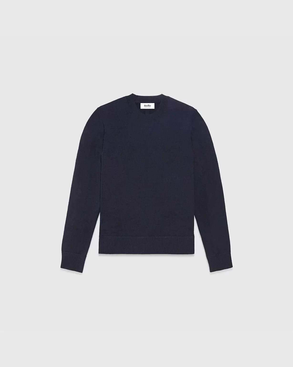 Vue du Pull Bleu Nuit en Laine Française pour Homme, Fabriqué en France par la marque Maison Douillet.